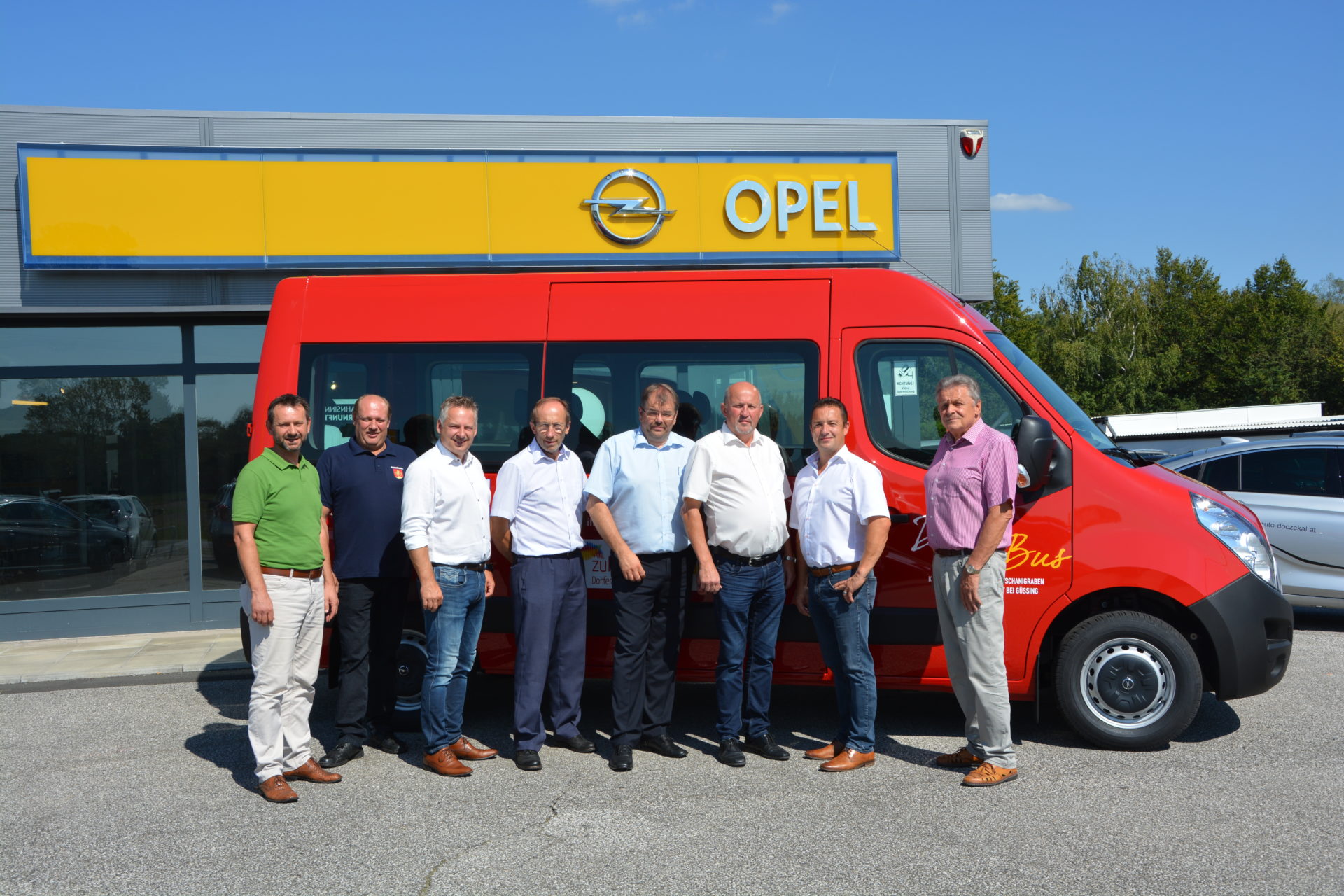 Mehr über den Artikel erfahren Übergabe Dorfbus am 29.08.2017
