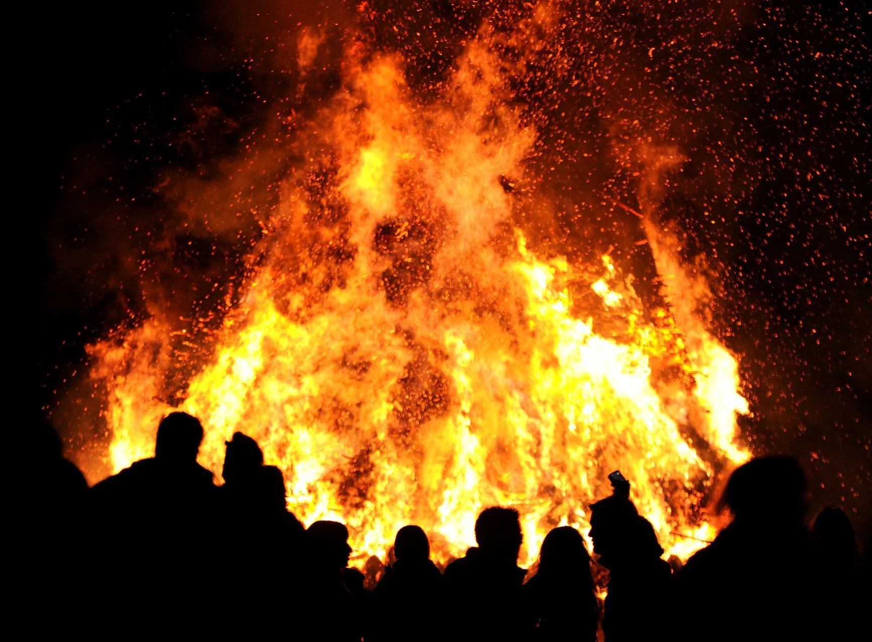Mehr über den Artikel erfahren Abbrennen von Osterfeuern