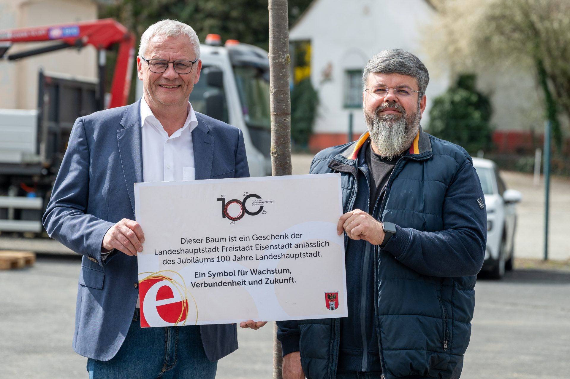Mehr über den Artikel erfahren Jubiläumsbaum für jede Gemeinde